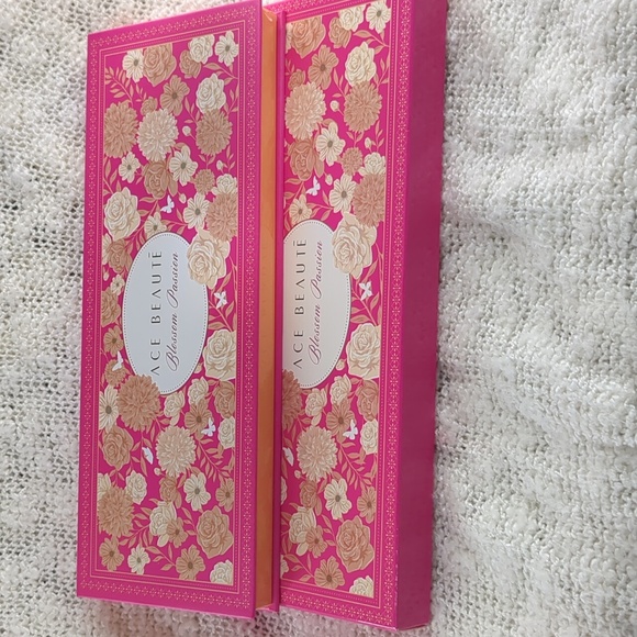 Ace Beautē Blossom Passion Palette, 19.2g/0.68oz - Picture 9 of 13